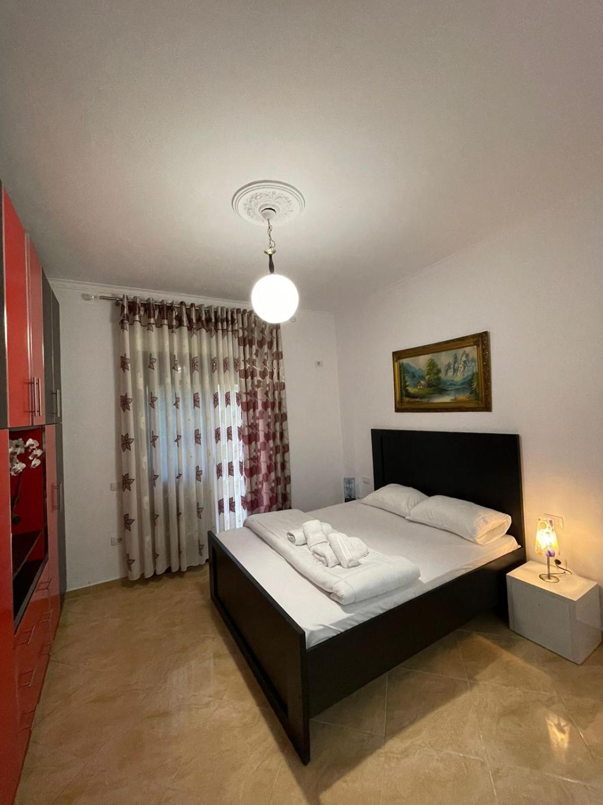 Anel'S Guesthouse Berat Eksteriør billede