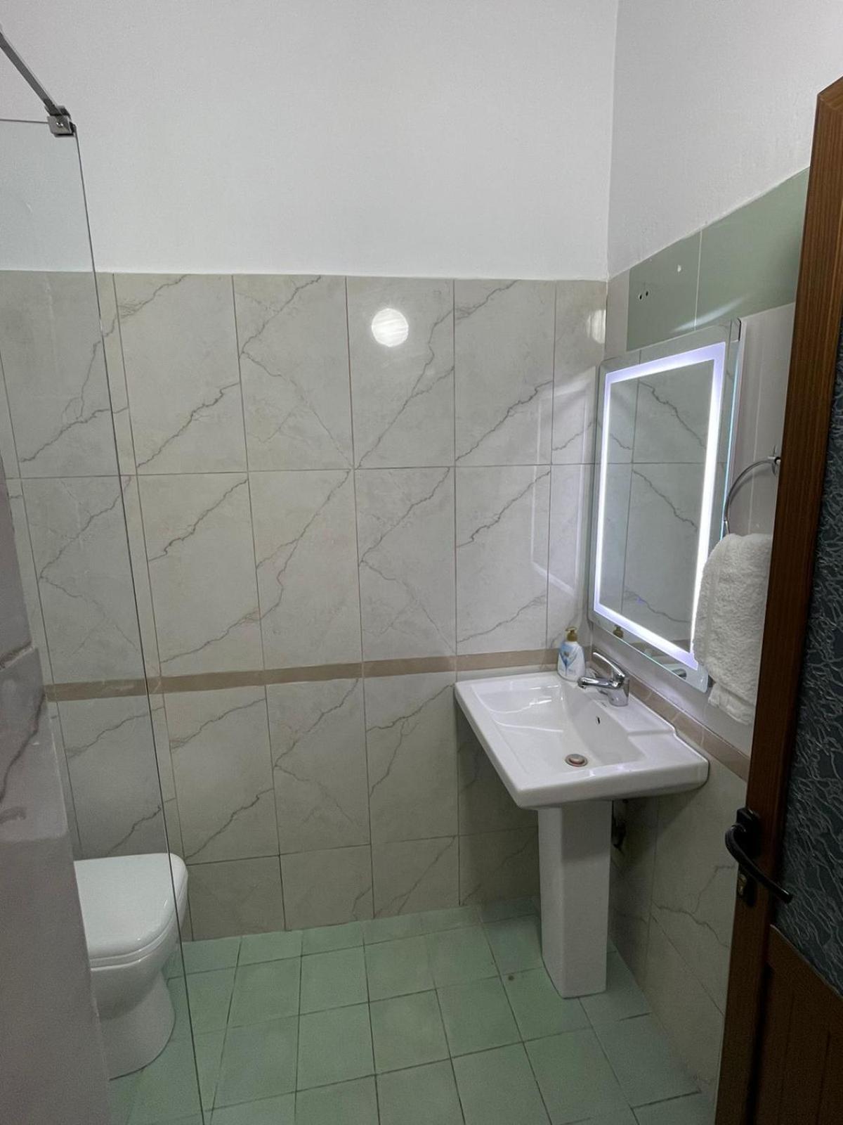 Anel'S Guesthouse Berat Eksteriør billede