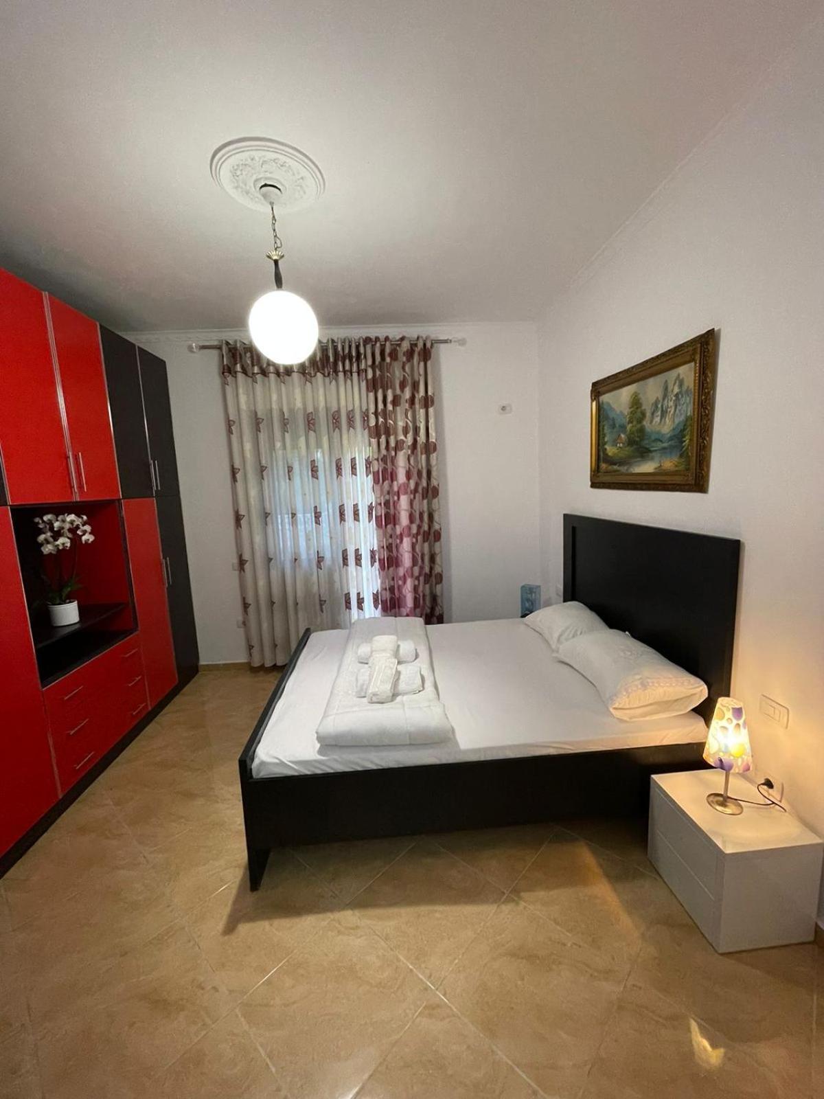Anel'S Guesthouse Berat Eksteriør billede