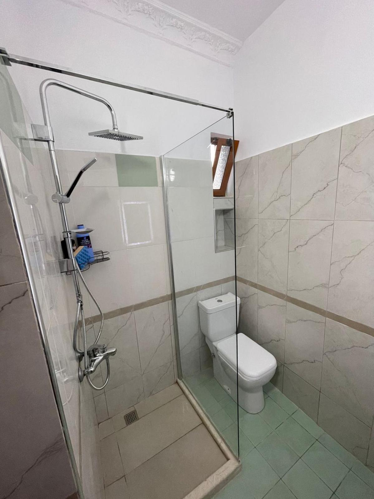 Anel'S Guesthouse Berat Eksteriør billede