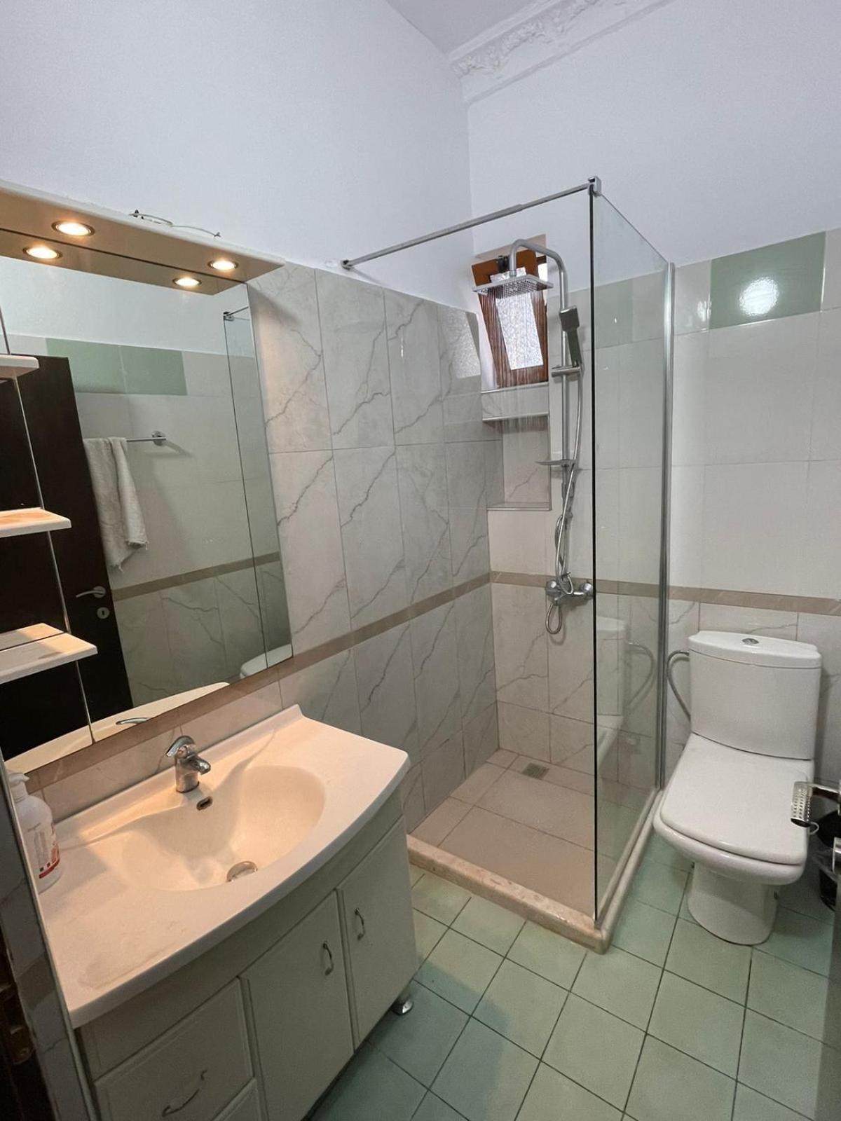 Anel'S Guesthouse Berat Eksteriør billede