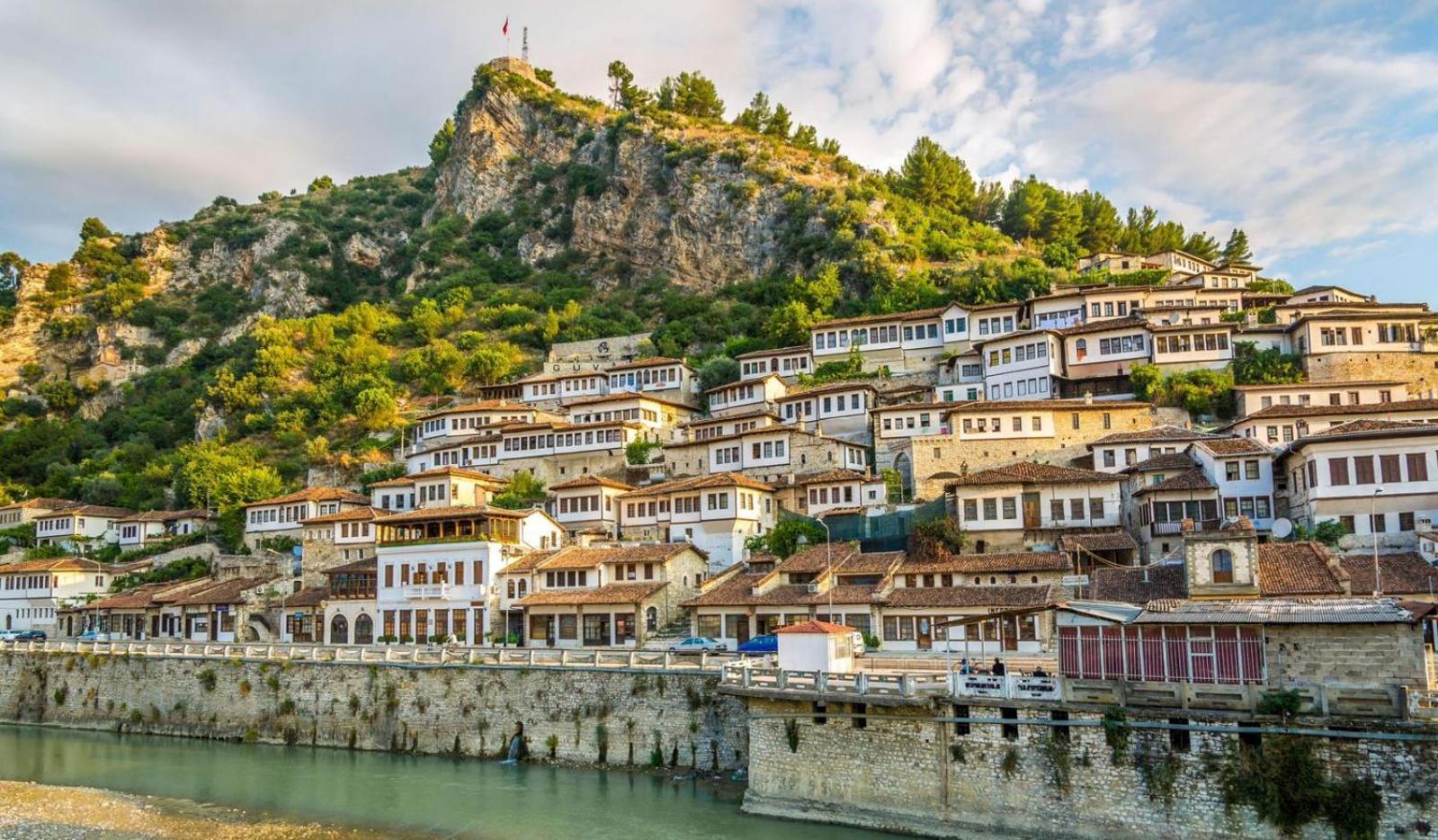 Anel'S Guesthouse Berat Eksteriør billede