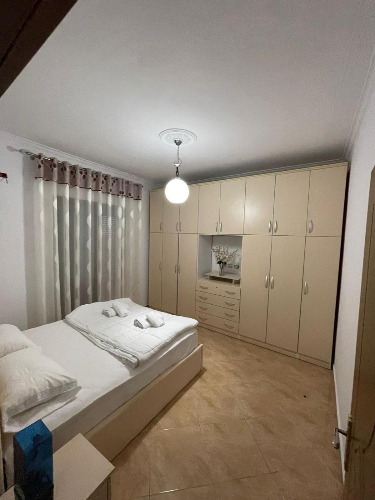 Anel'S Guesthouse Berat Eksteriør billede
