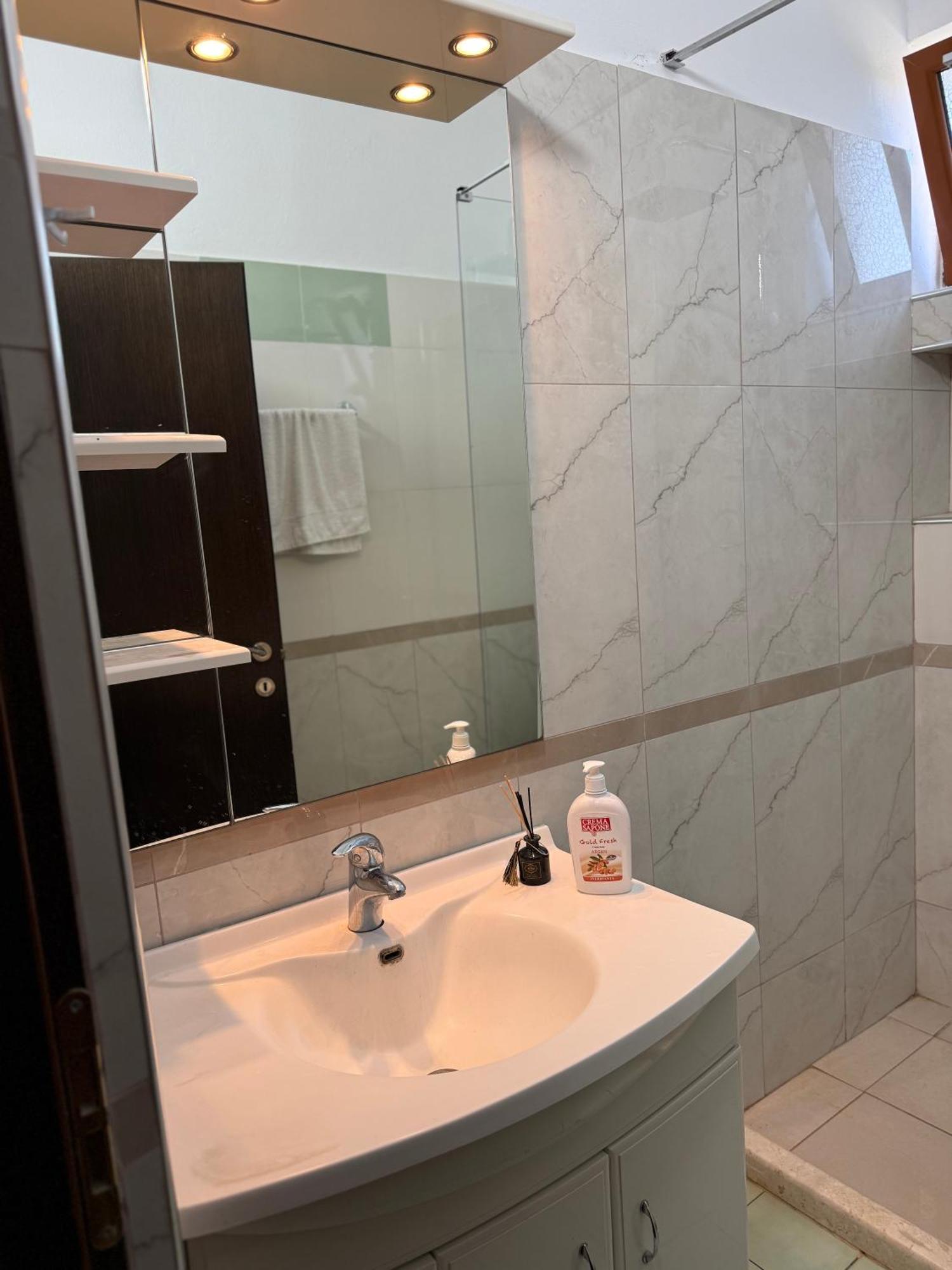 Anel'S Guesthouse Berat Eksteriør billede