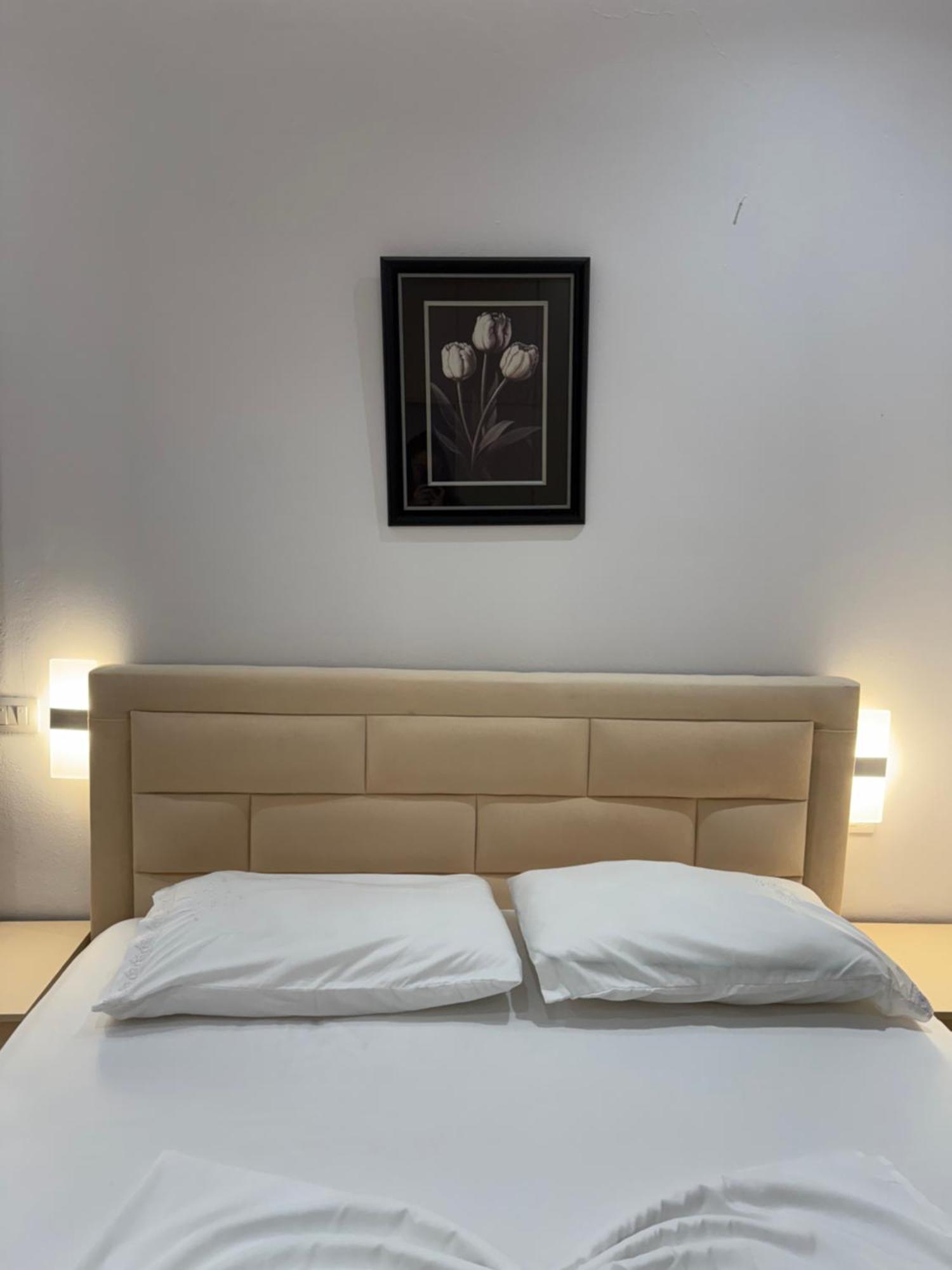 Anel'S Guesthouse Berat Eksteriør billede
