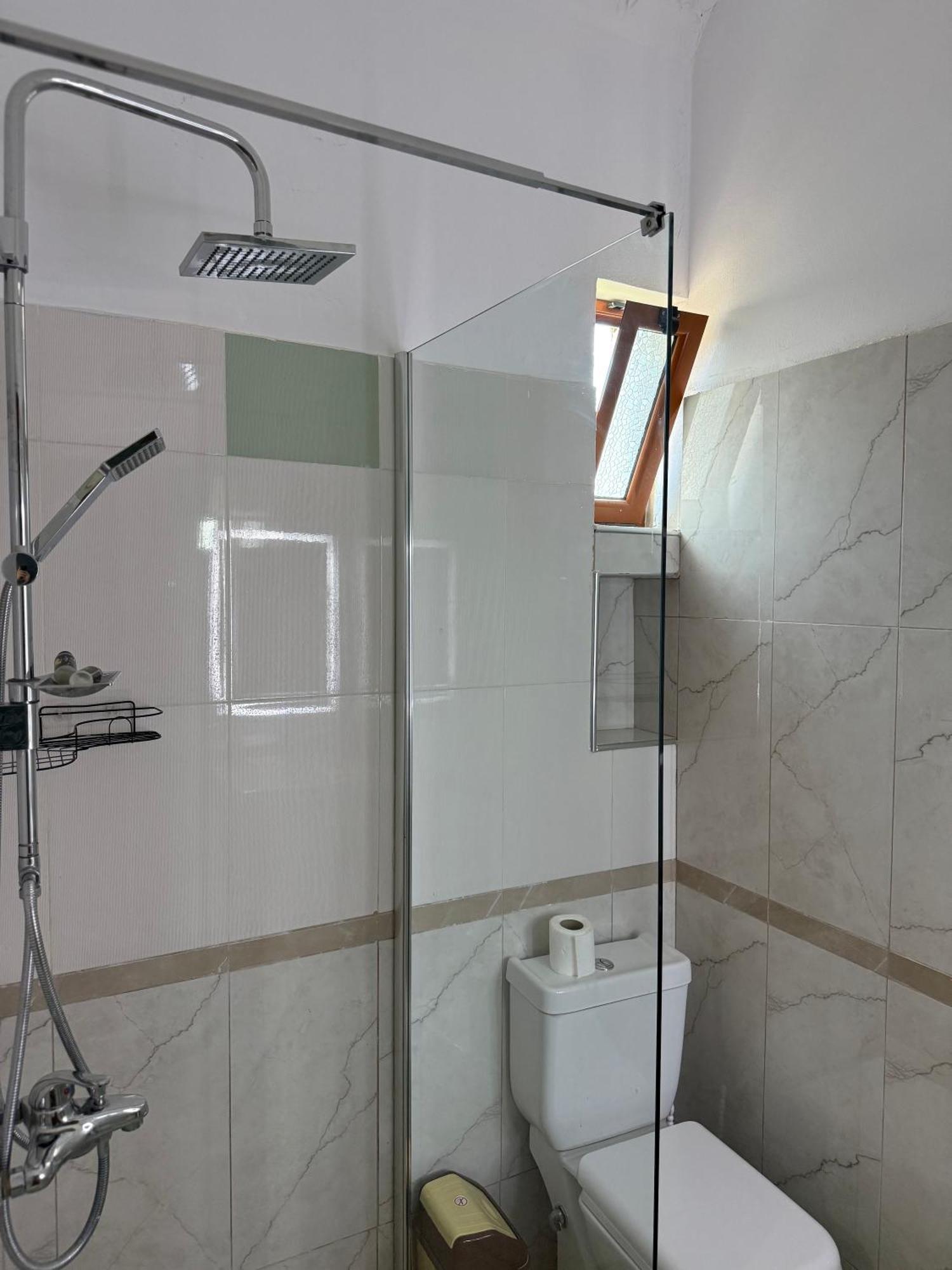 Anel'S Guesthouse Berat Eksteriør billede